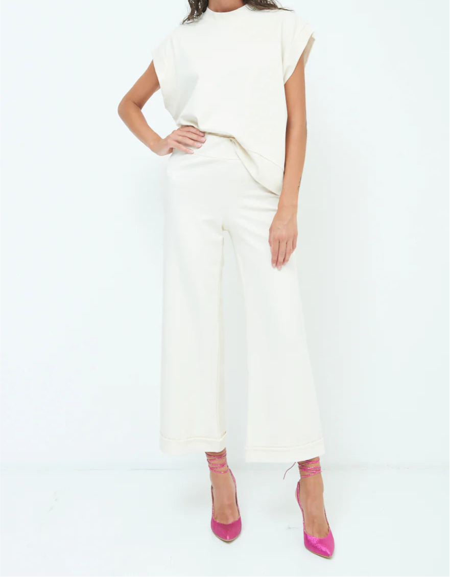 High-waisted wide-leg pants with cuffed hem