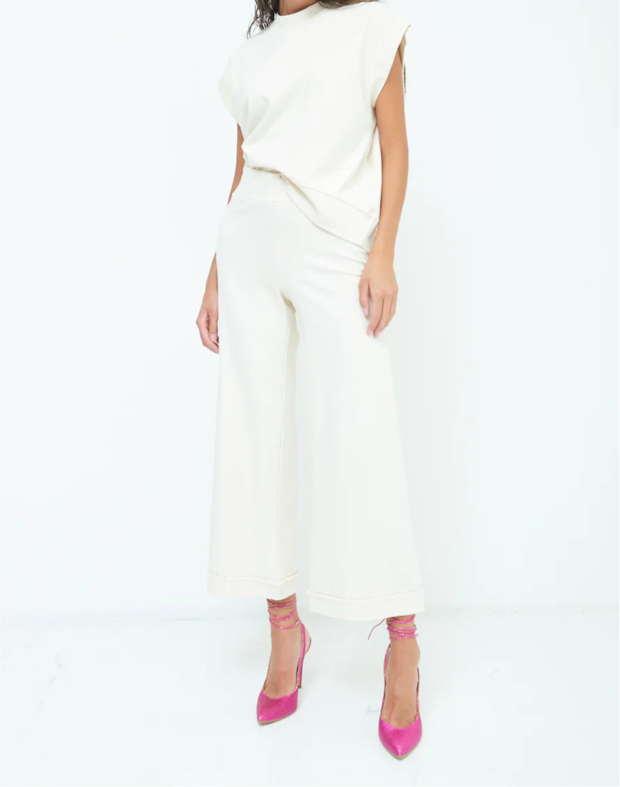 High-waisted wide-leg pants with cuffed hem