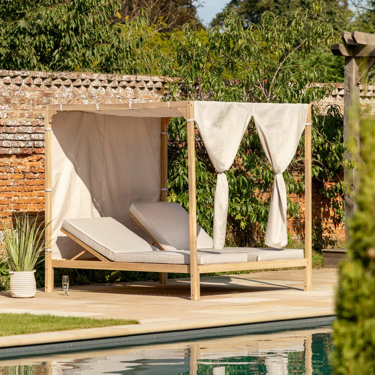 Allegra Day Bed