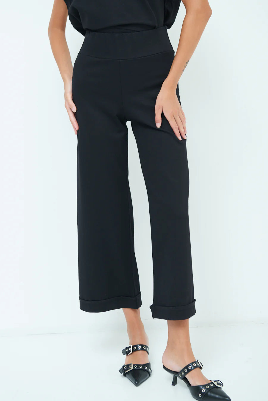 High-waisted wide-leg pants with cuffed hem