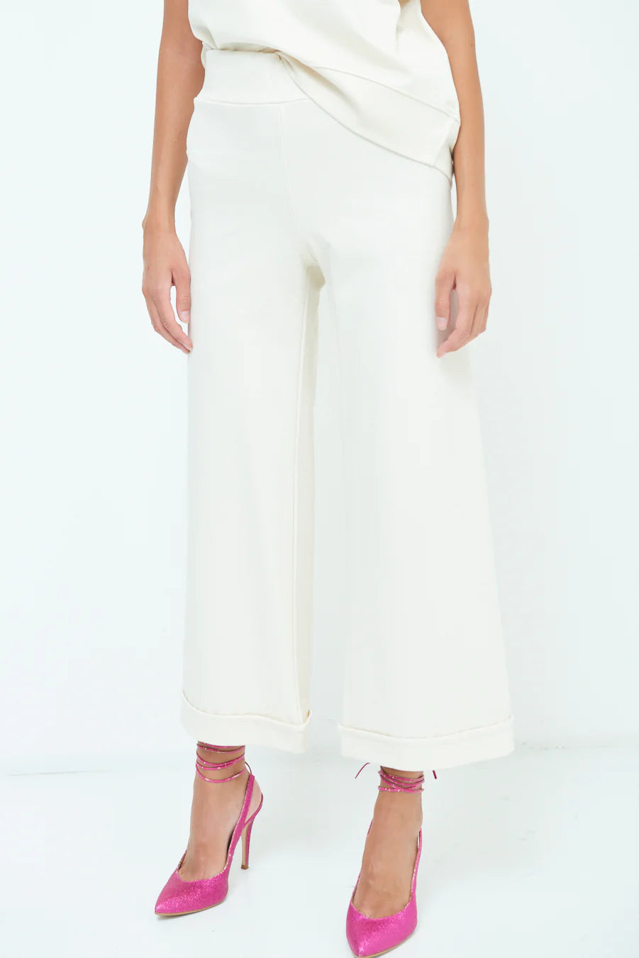 High-waisted wide-leg pants with cuffed hem
