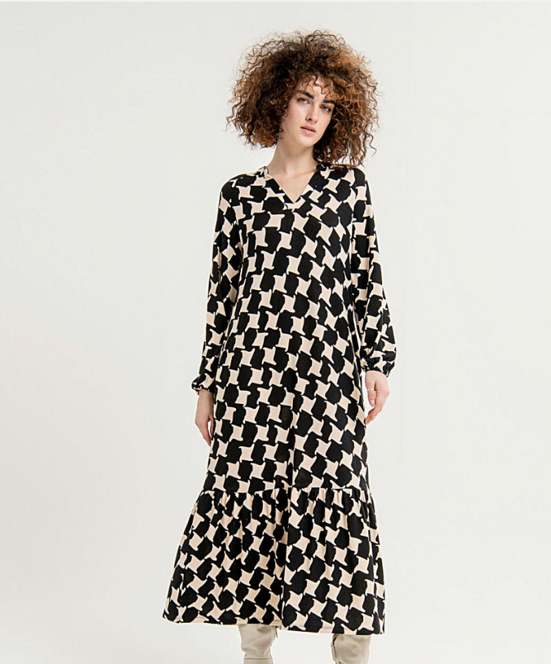 Surkana Long Soft Knitted Dress with Pockets - Black/ Camel