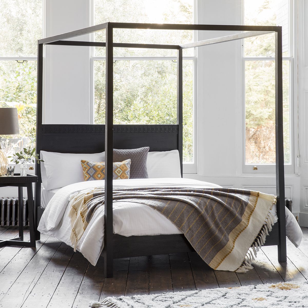 Sia Black 4 Poster Bed Frame - Super King Size ( 180 x 200)