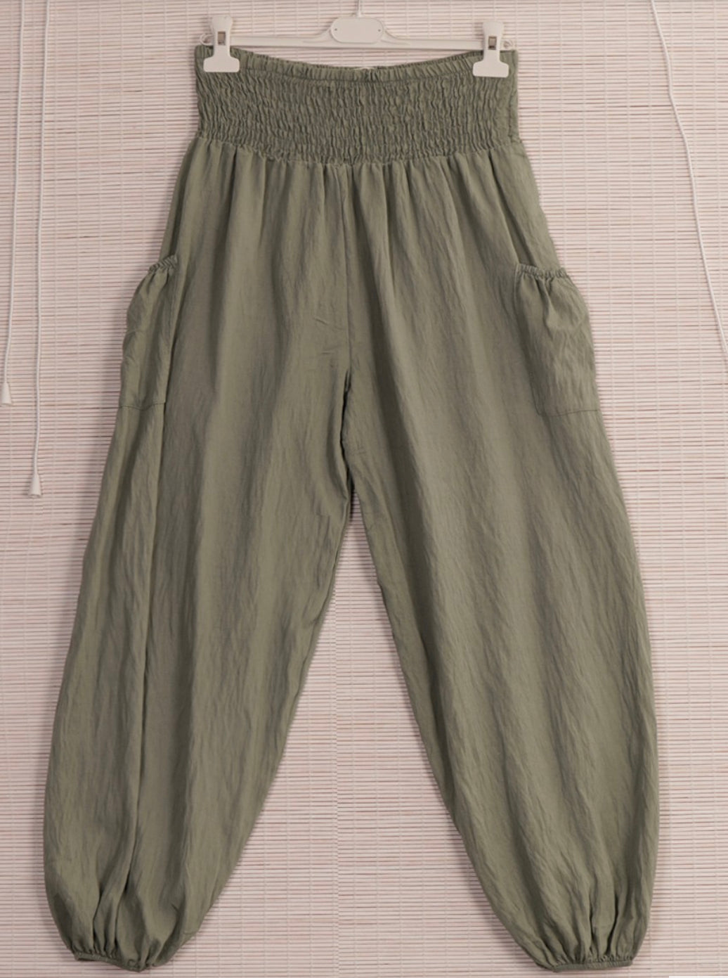 Harem pants with side pocket